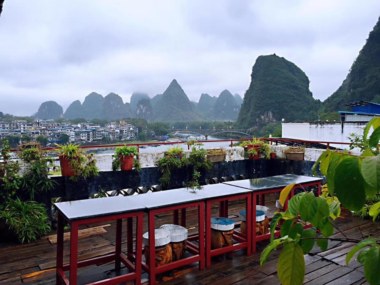 En Attendant Godot Youth Hostel Yangshuo Exterior photo